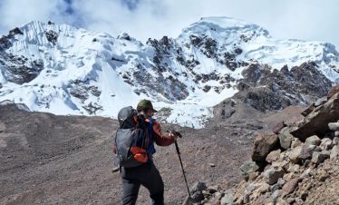 Climbers approaching Chumpe summit in the Vilcanota range