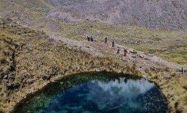 Turquoise lagoon on the Ausangate 7 Lagoons Full-Day Trek